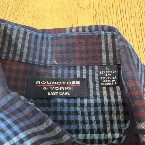 Roundtree & Yorke Easy Care Men’s Large Red Blue‎ Plaid Button Front Shirt - Picture 3 of 6